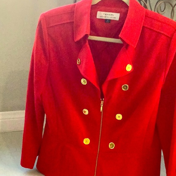 Ultra Smart Red ‘Arthur Levine for Tahari’ Jacket Dbl Breasted with Gold Buttons - Picture 4 of 14